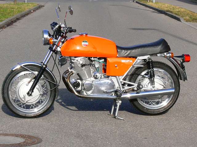 Votre plus belle moto du monde. V-25_750SF%20von%20Andy%20Wagner